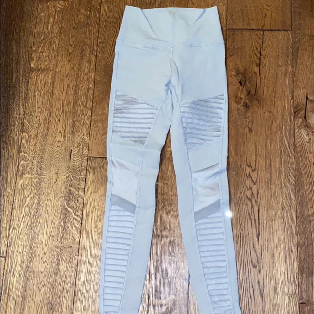 BRAND NEW Light Grey ALO YOGA Leggings